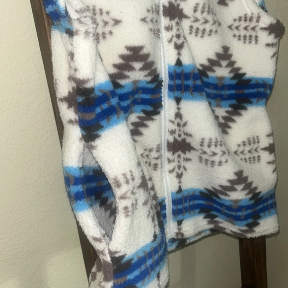 🚨‼️SHEIN WOMENS BLUE SKIES AZTEC PRINT SHERPA VEST‼️🚨 - Picture 4 of 6